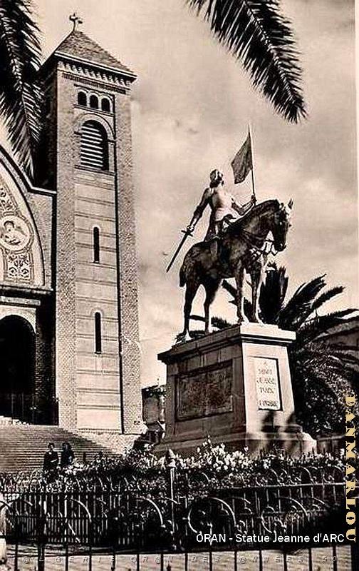 CA c- 08- Place du Sacre-Coeur et statue Jeanne d' Arc.jpg